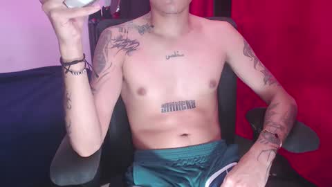 Snapshot of skateboy444 chatting on 03.11.25 king online show from 03.11.25