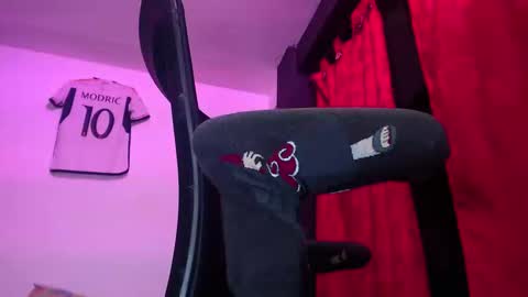 Snapshot of skateboy444 chatting on 03.11.25 king online show from 03.11.25