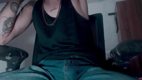 Snapshot of skateboy444 chatting on 09.11.25 king online show from 09.11.25