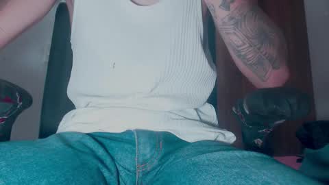 Snapshot of skateboy444 chatting on 09.13.25 king online show from 09.13.25