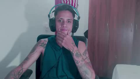 Snapshot of skateboy444 chatting on 09.26.25 king online show from 09.26.25