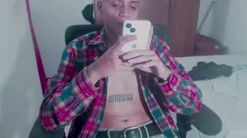 Snapshot of skateboy444 chatting on 09.27.25 king online show from 09.27.25