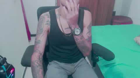 Snapshot of skateboy444 chatting on 10.05.25 king online show from 10.05.25