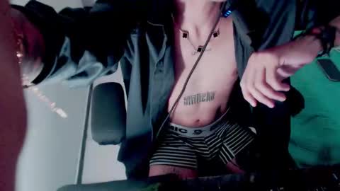 Snapshot of skateboy444 chatting on 11.05.25 king online show from 11.05.25