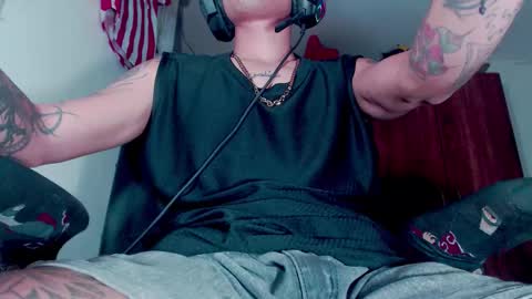 Snapshot of skateboy444 chatting on 11.14.25 king online show from 11.14.25