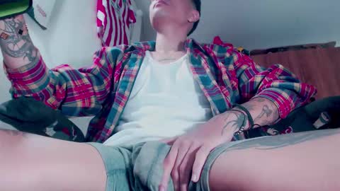 Snapshot of skateboy444 chatting on 12.04.25 king online show from 12.04.25