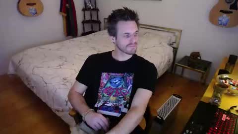 Snapshot of skatejocke chatting on 11.01.25 skatejocke online show from 11.01.25