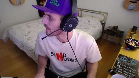 Snapshot of skatejocke chatting on 11.19.25 skatejocke online show from 11.19.25