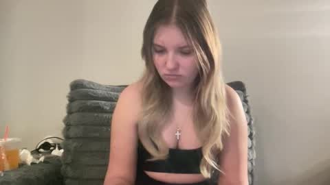 Snapshot of skiimaskabby chatting on 03.05.26 skiimaskabby online show from 03.05.26