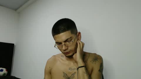 Snapshot of skinny_badboy chatting on 02.14.26 E R O S online show from 02.14.26
