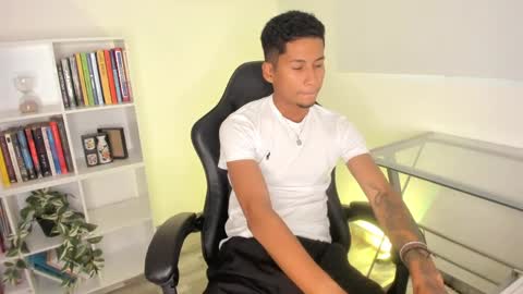 Snapshot of skinny_dlhh chatting on 03.27.26 skinny_dlhh online show from 03.27.26