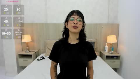 Snapshot of skinny_emily chatting on 10.23.25 Emily Rojas online show from 10.23.25
