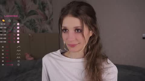 Snapshot of skinny_eve chatting on 03.08.25 Emily online show from 03.08.25