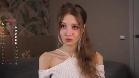 Snapshot of skinny_eve chatting on 03.12.25 Emily online show from 03.12.25