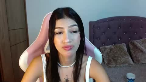 Snapshot of skinny_hailey1 chatting on 03.01.25 Hailey online show from 03.01.25