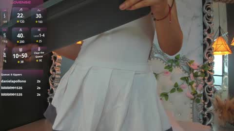 Snapshot of skinny_linda chatting on 02.08.25   online show from 02.08.25
