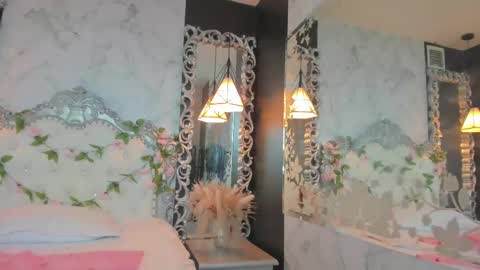 Snapshot of skinny_linda chatting on 02.15.25   online show from 02.15.25
