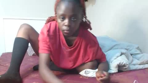 Snapshot of skinny_petite18 chatting on 12.14.25 Munah online show from 12.14.25