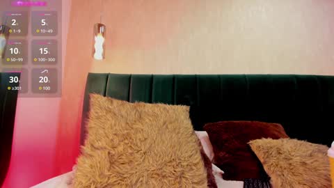 Snapshot of skinnydoll_1 chatting on 12.12.24 Mila online show from 12.12.24
