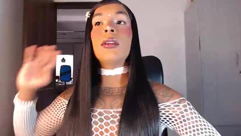 Snapshot of skinnyflak7 chatting on 10.12.25 jesica online show from 10.12.25