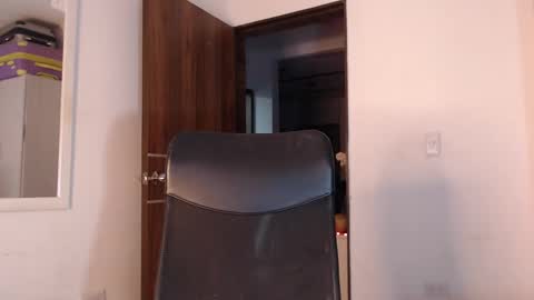 Snapshot of skinnyflak7 chatting on 10.22.25 jesica online show from 10.22.25