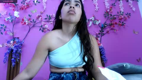 Snapshot of skinnysofia18 chatting on 06.18.26 sofia online show from 06.18.26