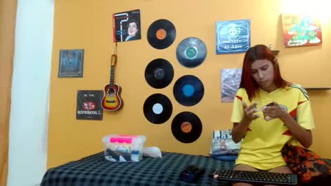 Snapshot of skinnyverus18 chatting on 10.19.25 VERUS online show from 10.19.25