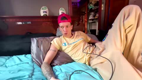 Snapshot of skittles933 chatting on 02.19.25 Skittles online show from 02.19.25