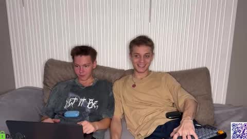 Snapshot of sky_hunter chatting on 10.13.25 sky_hunter online show from 10.13.25