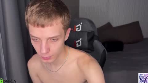 Snapshot of sky_hunter chatting on 10.23.25 sky_hunter online show from 10.23.25