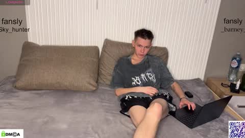 Snapshot of sky_hunter chatting on 11.13.25 sky_hunter online show from 11.13.25