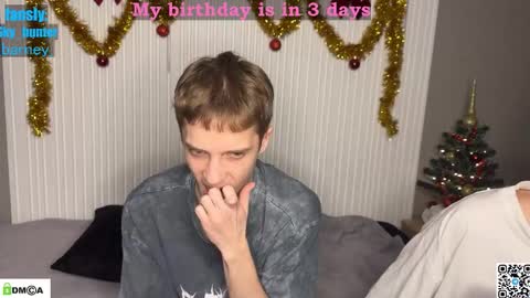 Snapshot of sky_hunter chatting on 12.14.25 sky_hunter online show from 12.14.25