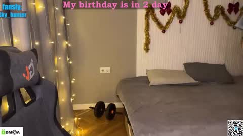 Snapshot of sky_hunter chatting on 12.15.25 sky_hunter online show from 12.15.25