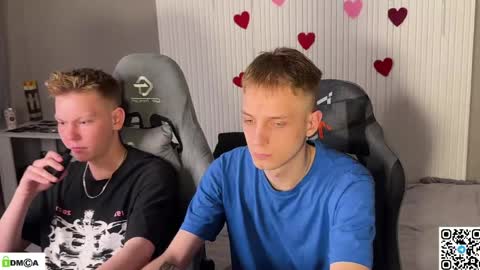 Snapshot of sky_hunter chatting on 03.22.26 sky_hunter online show from 03.22.26