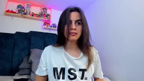 Snapshot of sky_liink chatting on 01.19.25 Santiago online show from 01.19.25