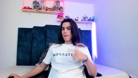 Snapshot of sky_liink chatting on 01.20.25 Santiago online show from 01.20.25