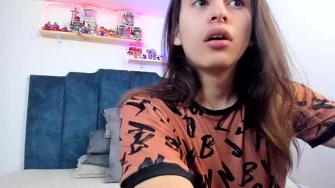 Snapshot of sky_liink chatting on 02.08.25 Santiago online show from 02.08.25