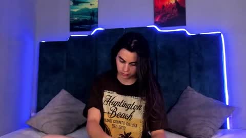 Snapshot of sky_liink chatting on 10.05.25 Santiago online show from 10.05.25