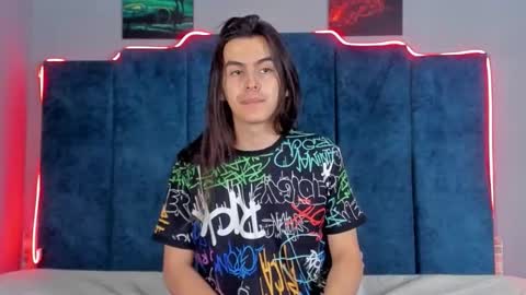 Snapshot of sky_liink chatting on 11.04.25 Santiago online show from 11.04.25