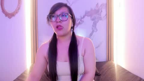 Snapshot of skye_bluee_ chatting on 09.16.25 skye_bluee_ online show from 09.16.25