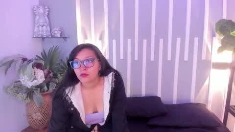 Snapshot of skye_bluee_ chatting on 09.20.25 skye_bluee_ online show from 09.20.25