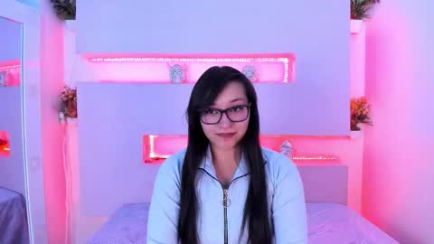Snapshot of skye_bluee_ chatting on 10.21.25 skye_bluee_ online show from 10.21.25