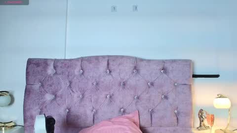 Snapshot of skye_moore chatting on 10.18.25 skye moore online show from 10.18.25