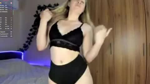 Snapshot of skyedavis chatting on 05.28.26 skyedavis online show from 05.28.26