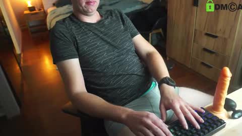 Snapshot of skylinebaby chatting on 10.15.25 skylinebaby online show from 10.15.25