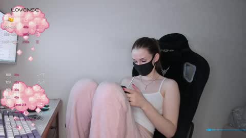 Snapshot of skyqueeni chatting on 02.14.25 Nastya online show from 02.14.25