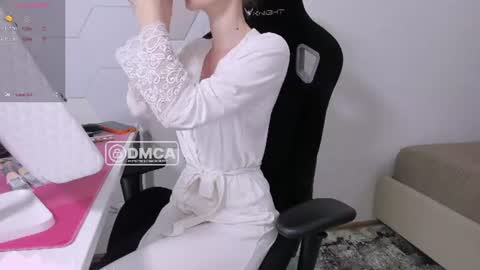 Snapshot of skyqueeni chatting on 06.15.26 Nastya online show from 06.15.26
