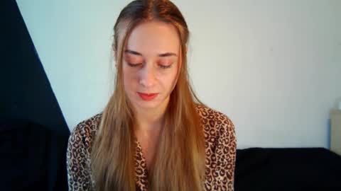 Snapshot of skyremnant chatting on 02.08.26 skyremnant online show from 02.08.26