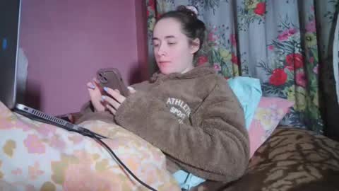 skyressie333 online show from 12.16.24
