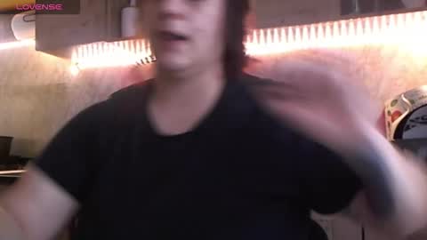 Snapshot of skysupernova chatting on 11.29.25 Sky online show from 11.29.25